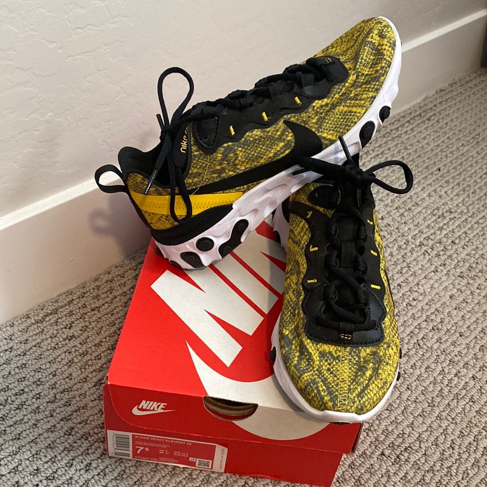 Nike Women’s React Element 55